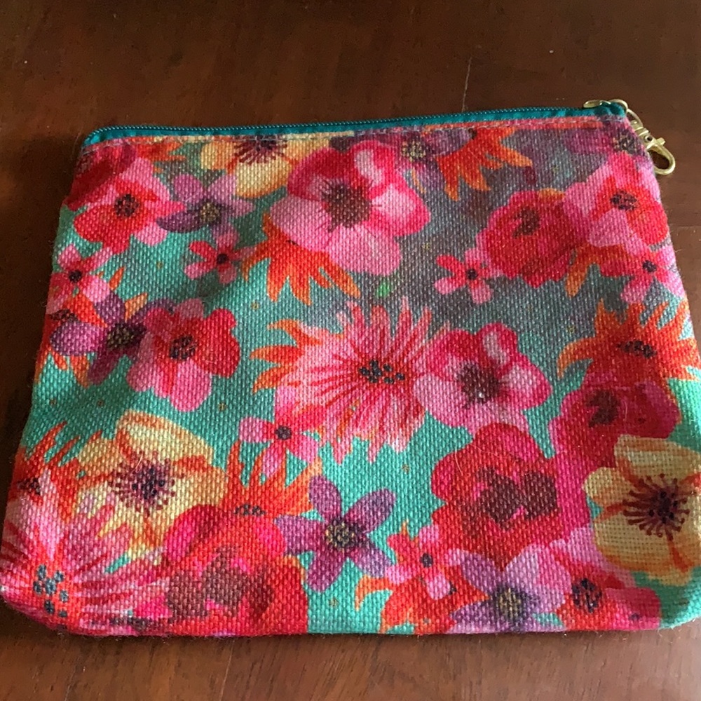 Pouch - Picture 2 of 3